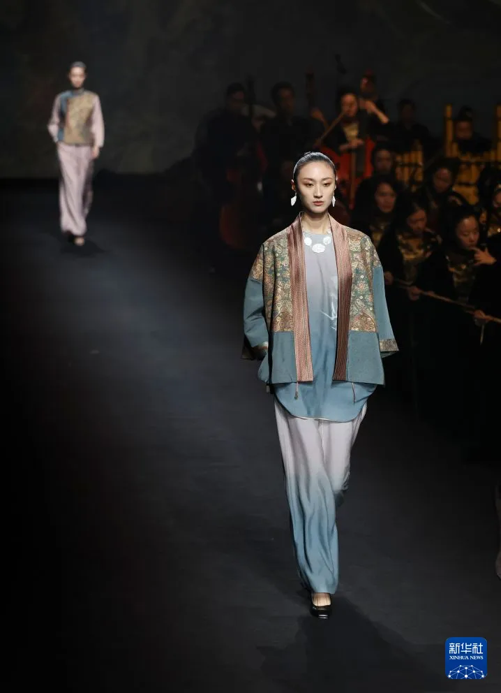 HEMU Silk Road collection on the Shanghai Fashion Week runway